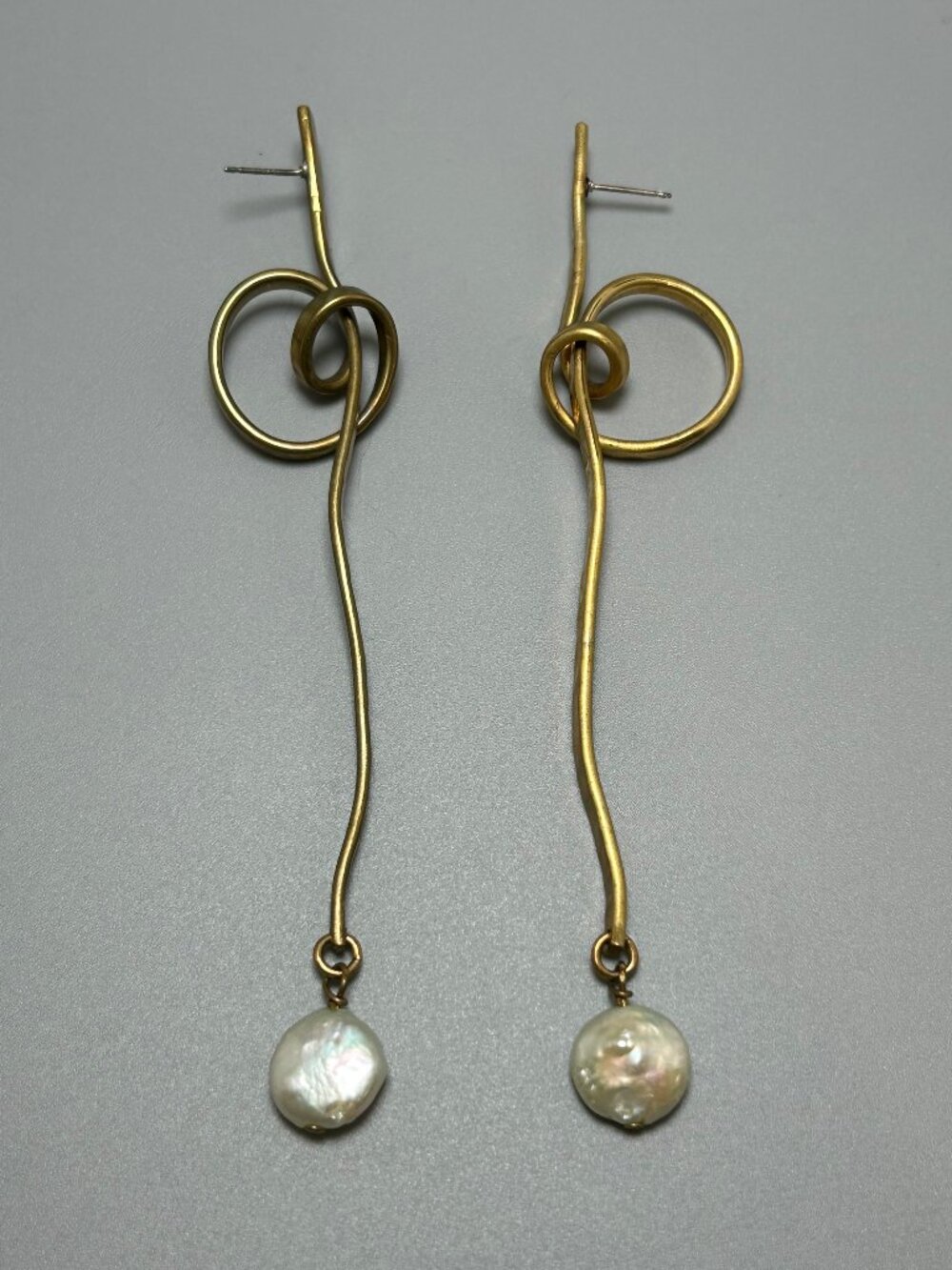 VINTAGE We Dream in Colour Pearl Knot earrings